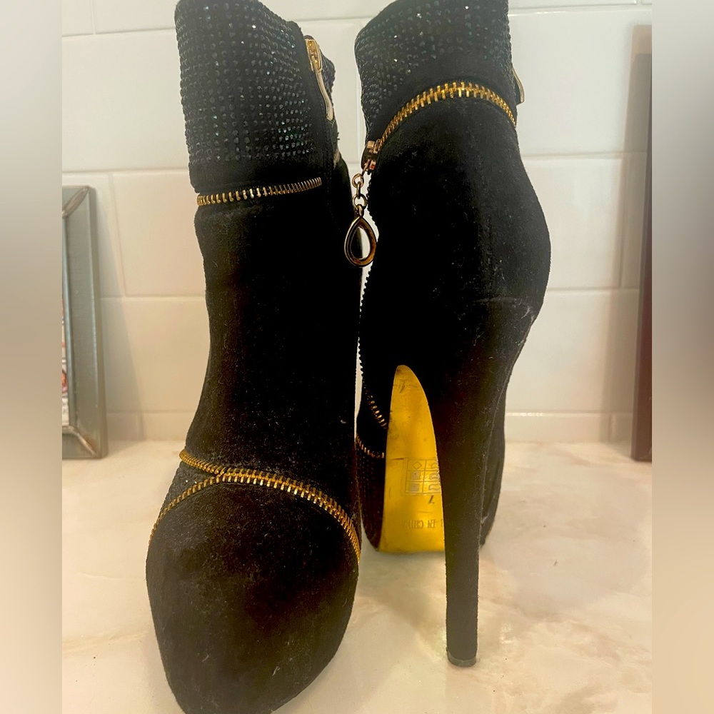 Bebe Everly Suede Boots Size 7